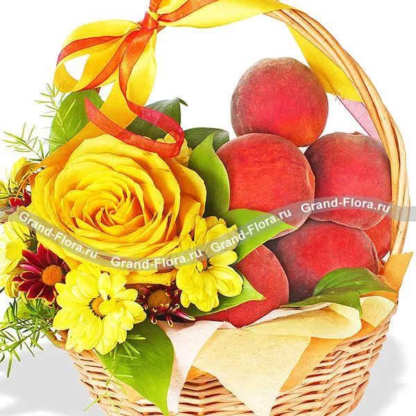 Сладкий мотив - корзина с розами и персиками